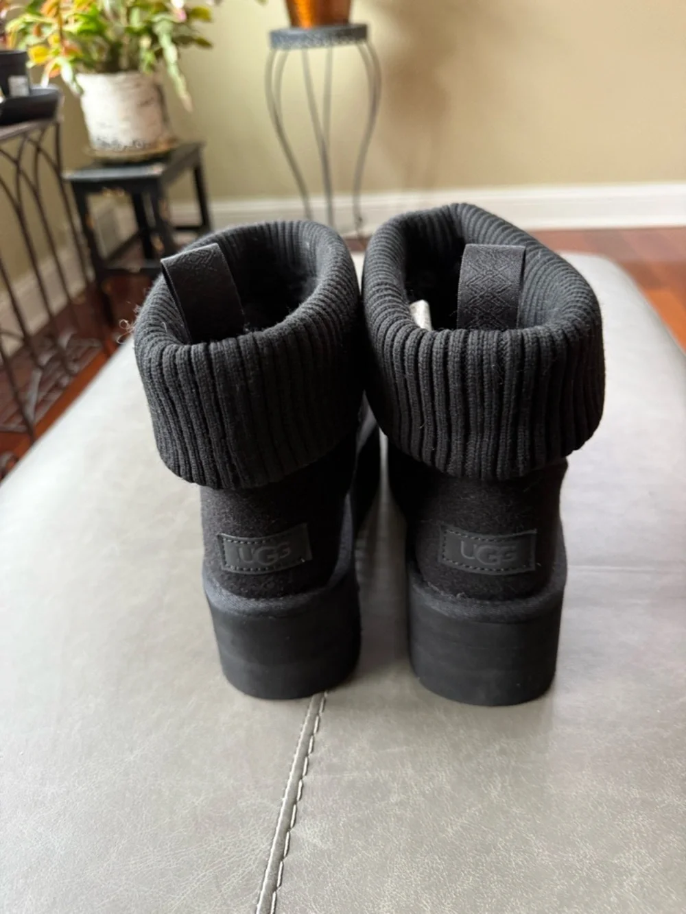 UGG Black Quilted Logo Ankle Boots with Knit Cuff - Women's Size 8 - Picture 3 of 6